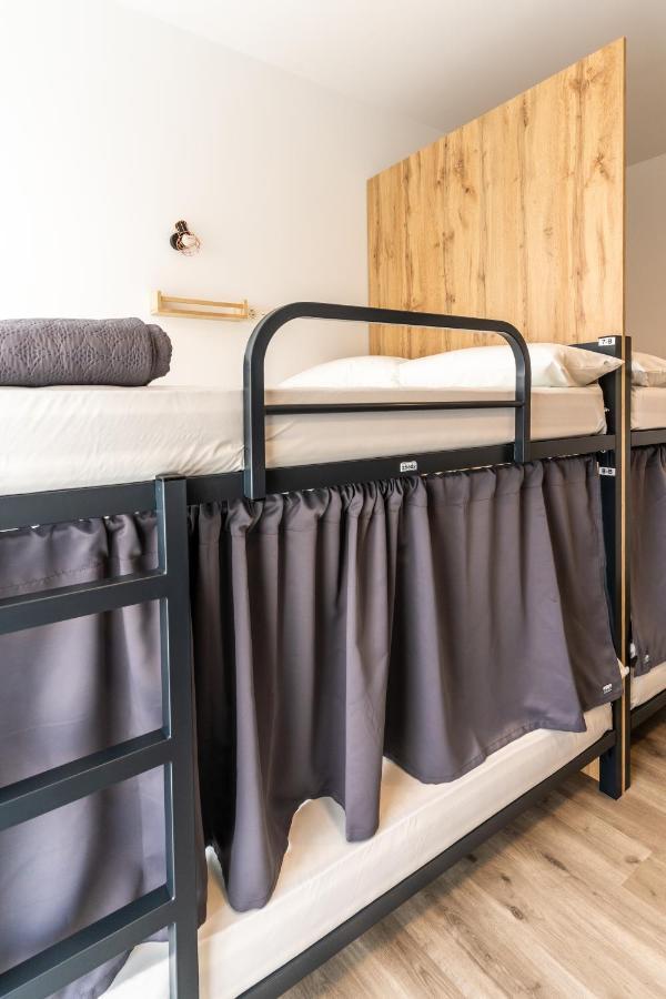Four Rooms Hostel 루고 외부 사진