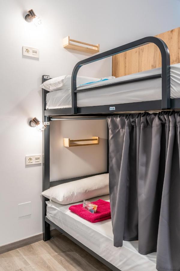 Four Rooms Hostel 루고 외부 사진