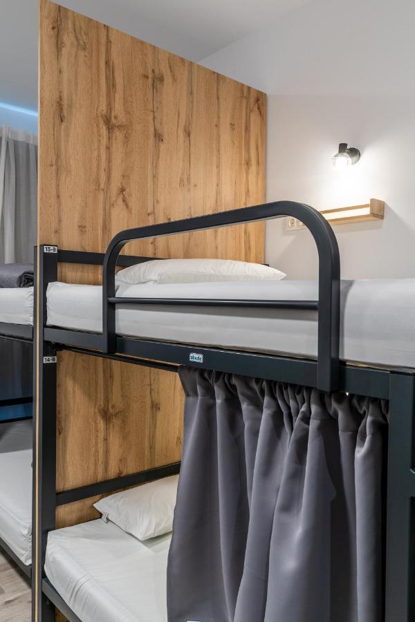 Four Rooms Hostel 루고 외부 사진